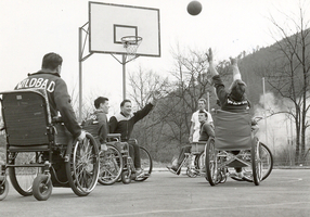 Rollstuhlfahrer beim Basketball
